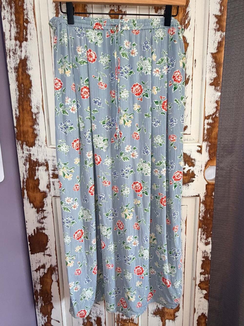 Eddie Bauer Blue Floral Print 100% Rayon Midi Skirt with Pockets Size M